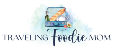 logo for traveling foodie mom