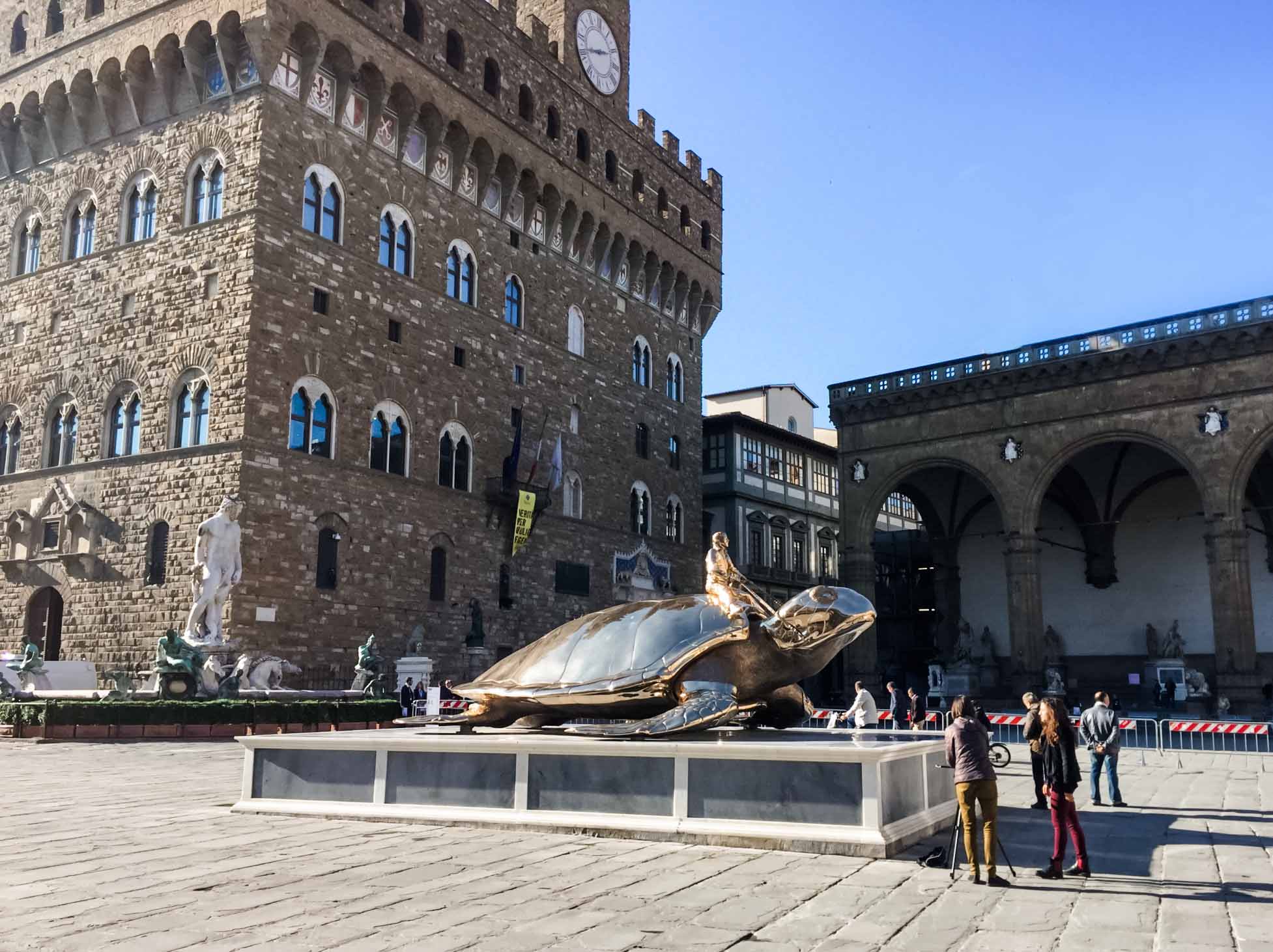 florence italy piazza walking around turtle