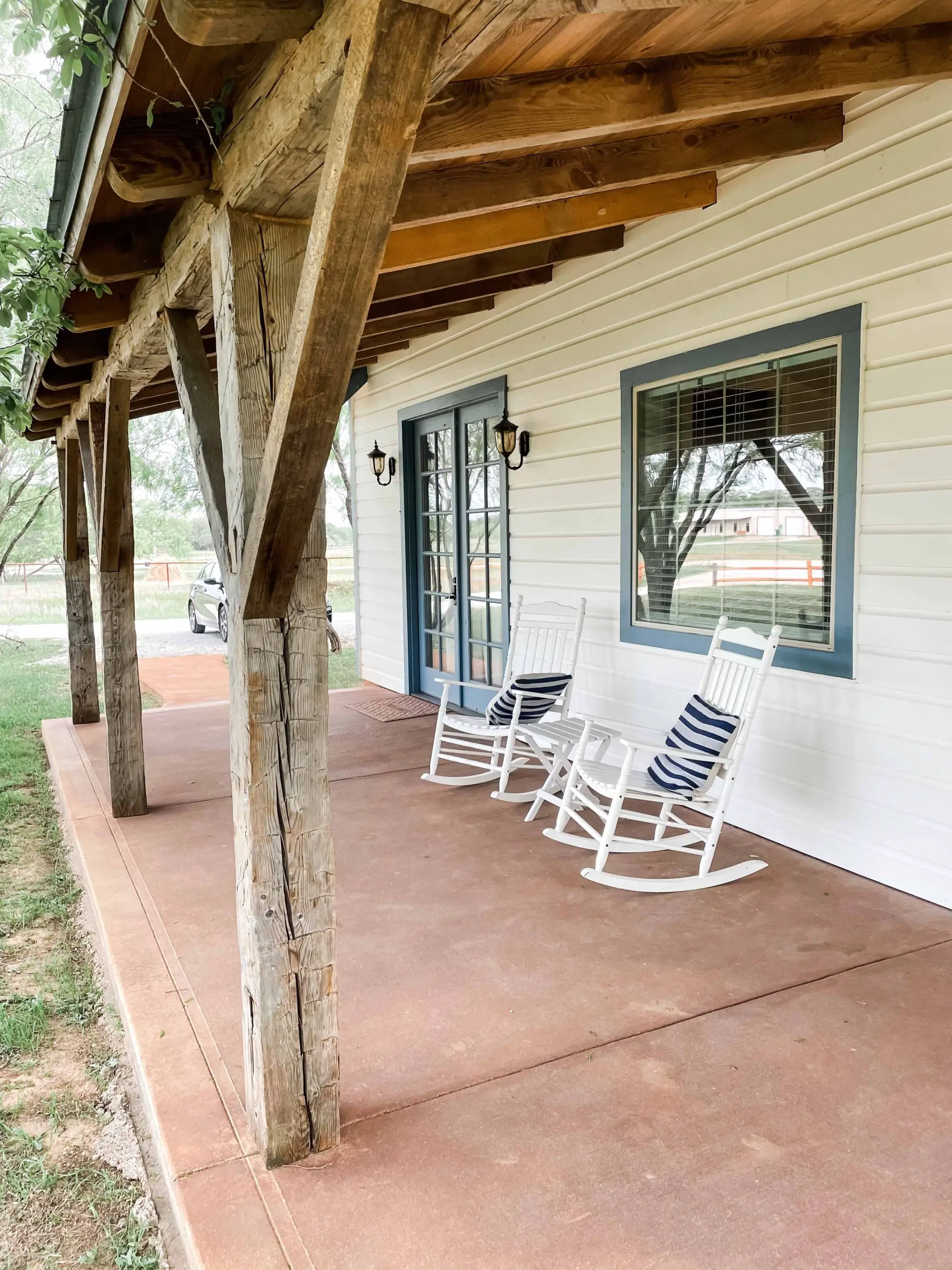 waco texas places to stay cute cottage rocking chairs