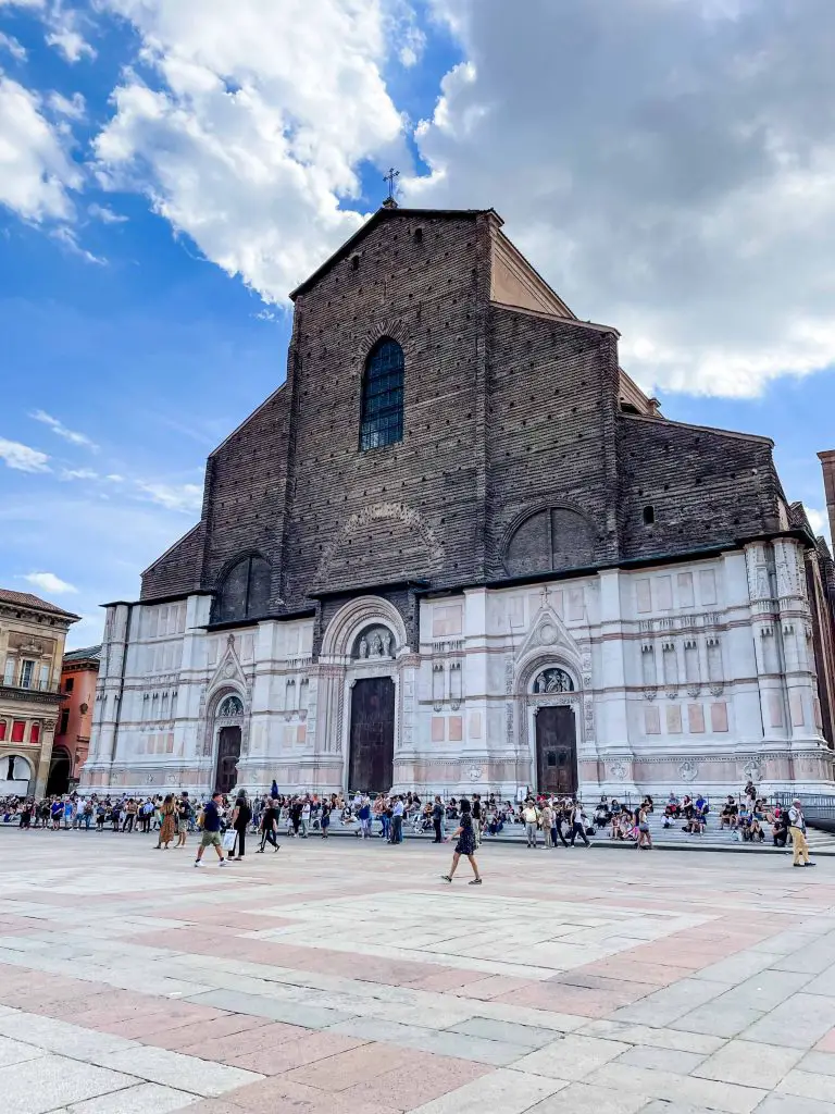 bologna italy things to do piazza maggiore basilica di san petronio